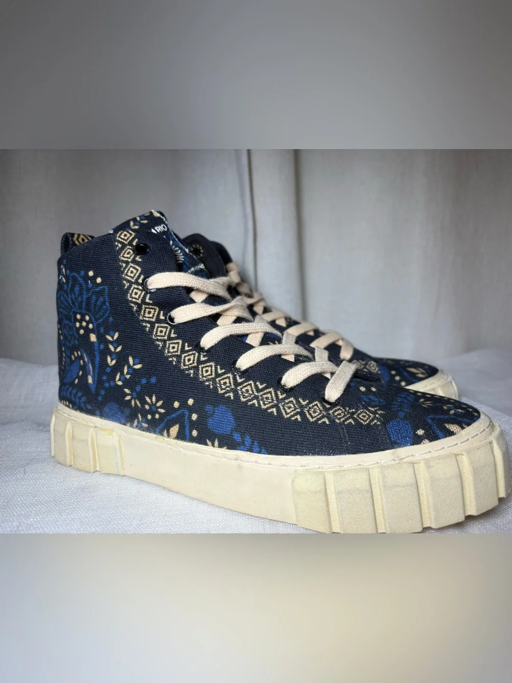FARM Rio Black Macaw Forest Flatform High Top Platform Statement Sneakers Sz 8.5